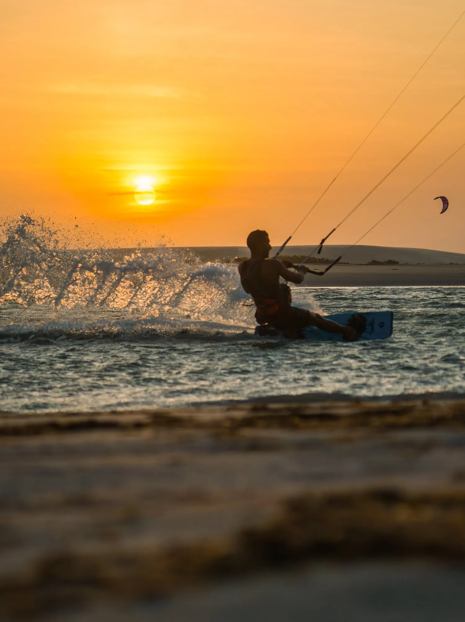 Velejando no pôr do sol de Jeri (foto: Kite Jeri)